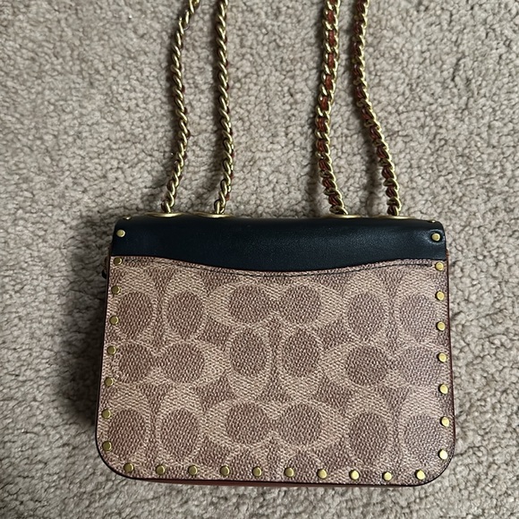 Coach Madison signature purse - Picture 4 of 6